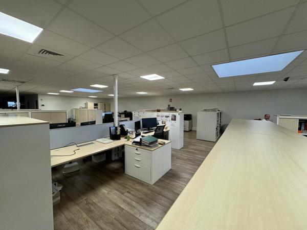 TOURS NORD POLE NORD INDUSTRIES BUREAUX A LOUER 908 M² FORTE VISIBILITE