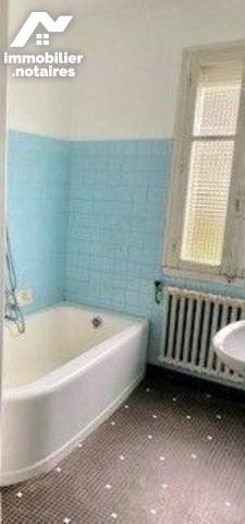 Proche du bourg de BRIEC, cette maison à rénover est sur sous-sol complet.
Elle se compose:
R...