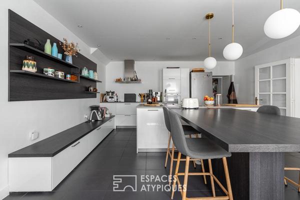 Grande maison de charme en ville sur son jardin méditerranéen