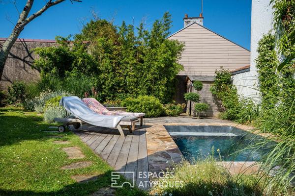 Grande maison de charme en ville sur son jardin méditerranéen