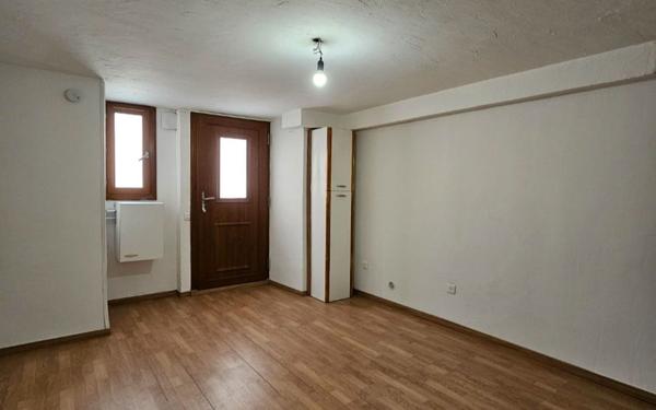 Appartement à louer    2 pièces • 30,42 m2 Bastia