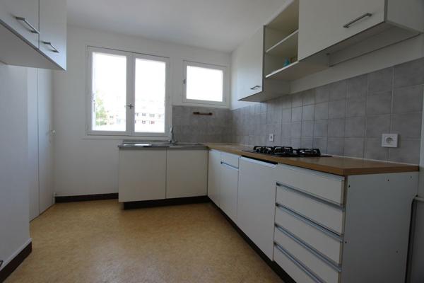 LE CENTRE-VILLE À PIED POUR CET APPARTEMENT TYPE 3 AVEC ASCENSEUR. -