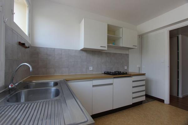 LE CENTRE-VILLE À PIED POUR CET APPARTEMENT TYPE 3 AVEC ASCENSEUR. -