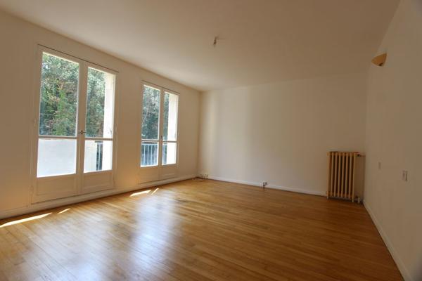 LE CENTRE-VILLE À PIED POUR CET APPARTEMENT TYPE 3 AVEC ASCENSEUR. -
