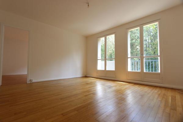 LE CENTRE-VILLE À PIED POUR CET APPARTEMENT TYPE 3 AVEC ASCENSEUR. -