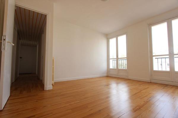 LE CENTRE-VILLE À PIED POUR CET APPARTEMENT TYPE 3 AVEC ASCENSEUR. -