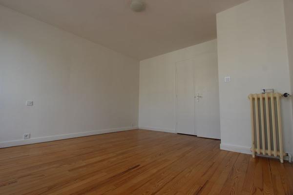 LE CENTRE-VILLE À PIED POUR CET APPARTEMENT TYPE 3 AVEC ASCENSEUR. -