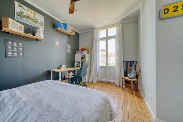 Maison
         8 pièces
        - 218 m² Bien prestige 1 299 000 € *
