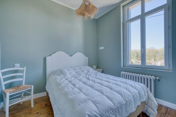 Maison
         8 pièces
        - 218 m² Bien prestige 1 299 000 € *