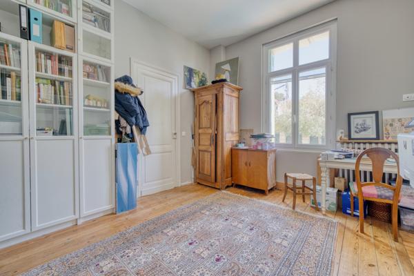 Maison
         8 pièces
        - 218 m² Bien prestige 1 299 000 € *