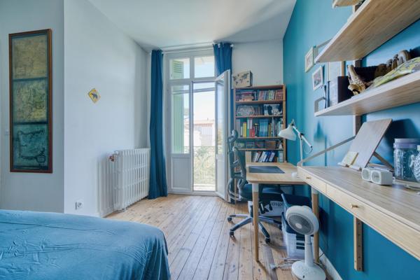 Maison
         8 pièces
        - 218 m² Bien prestige 1 299 000 € *