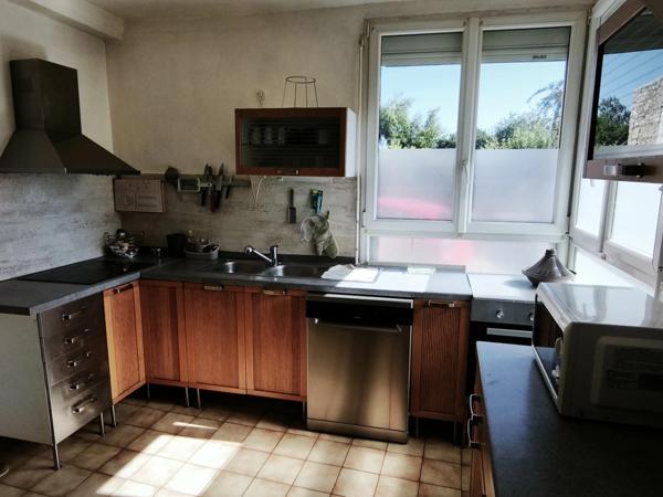Maison familiale spacieuse avec 3 chambres, bureau, terrasse et garage – proche commodités