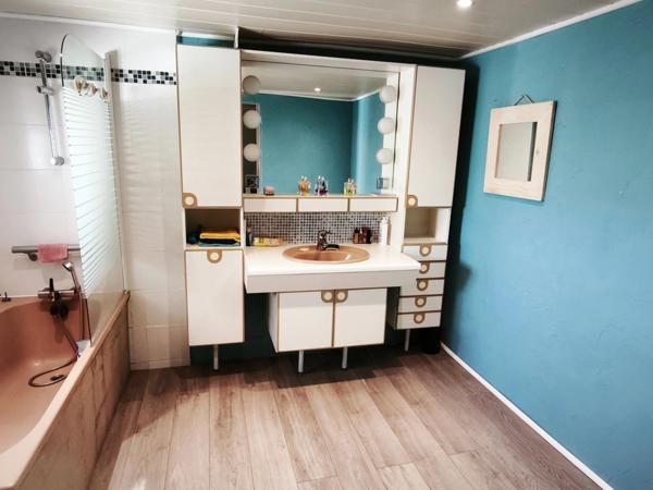 Maison familiale spacieuse avec 3 chambres, bureau, terrasse et garage – proche commodités