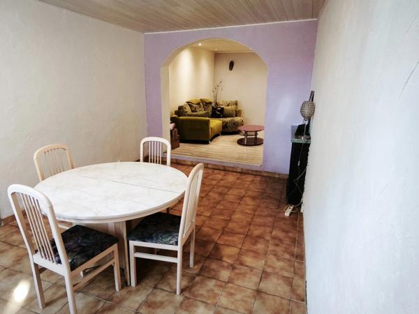 Maison familiale spacieuse avec 3 chambres, bureau, terrasse et garage – proche commodités