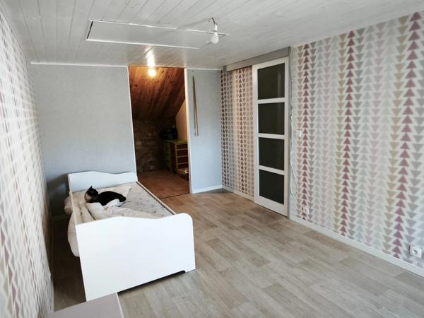 Maison familiale spacieuse avec 3 chambres, bureau, terrasse et garage – proche commodités