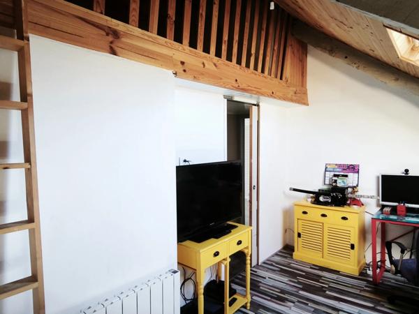 Maison familiale spacieuse avec 3 chambres, bureau, terrasse et garage – proche commodités