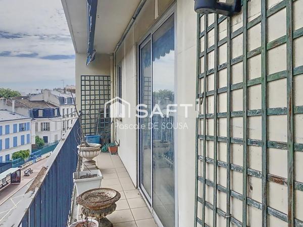 Très grand studio avec cave et parking - proche RER et commerces