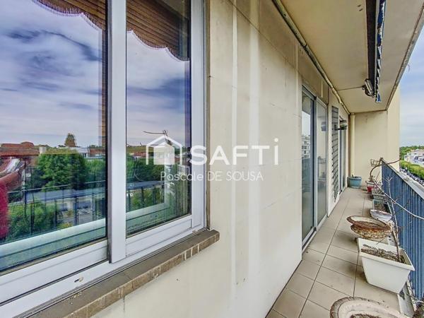 Très grand studio avec cave et parking - proche RER et commerces