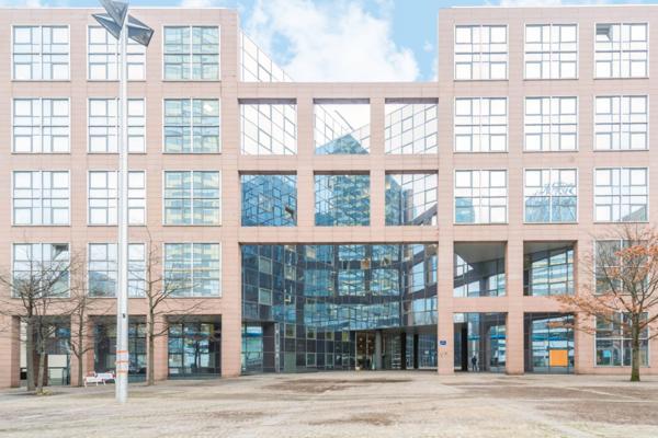 Bureaux dans un immeuble de standing, à proximité de la Défense