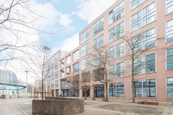 Bureaux dans un immeuble de standing, à proximité de la Défense