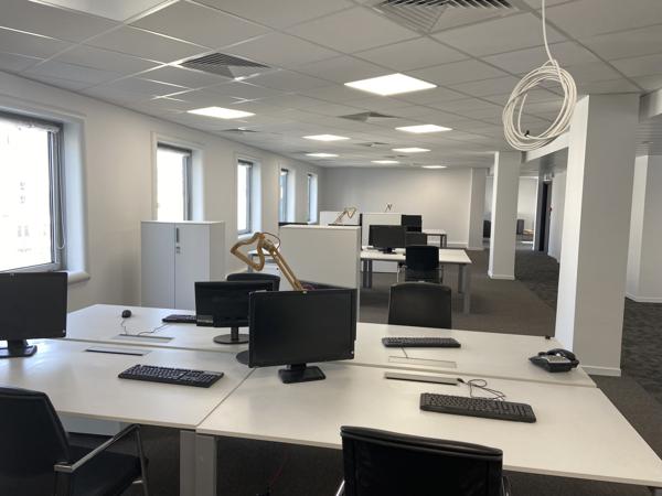 Bureaux dans un immeuble de standing, à proximité de la Défense