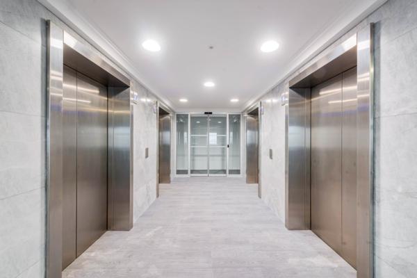 Bureaux dans un immeuble de standing, à proximité de la Défense