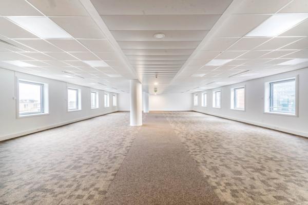 Bureaux dans un immeuble de standing, à proximité de la Défense