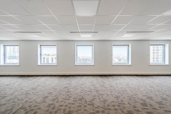 Bureaux dans un immeuble de standing, à proximité de la Défense
