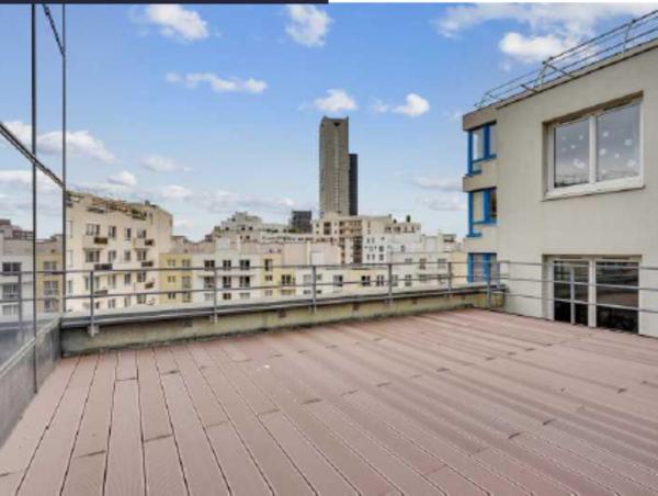 Bureaux dans un immeuble de standing, à proximité de la Défense