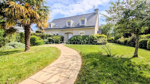 EXCLUSIVITE

Située à Mathieu dans un environnement privilégié au calme absolu, cette propriété d'exception de 196 m² habitables offre des prestations de qualité sur une parcelle superbement arborée de 1 200 m², entièrement close et sans aucun vis-à-vis.

Des volumes baignés de lumière
L'entrée avec rangements s'ouvre sur une pièce de vie magistrale de 64 m² en L, bénéficiant d'une triple exposition. 
La cuisine aménagée, semi-ouverte, complète cet espace de réception. 
Le rez-de-chaussée, intégralement accessible, dispose également d'un wc indépendant et d'une chambre avec sa salle d'eau privative.

*Un étage raffiné*
Un bel escalier en pierre naturelle mène à une mezzanine dédiée au bureau, desservant trois chambres, une salle de douche, un WC indépendant, ainsi qu'une vaste suite parentale avec salle de bain et WC privatifs.

Extérieurs et sous-sol
Le jardin principal et la terrasse sont orientés plein Sud, garantissant un ensoleillement optimal en toute intimité. Le sous-sol complet de 115 m² propose un garage, une buanderie et une pièce de 47 m² modulable selon vos projets.

Le confort technique
La maison dispose d'un adoucisseur d'eau, d'une aspiration centralisée, d'une surveillance vidéo et d'une sécurisation totale par portail et portillon.
Une demeure rare, bien isolée ( DPE en C ) , conjuguant confort moderne et sérénité aux portes de la Côte de Nacre.

N'attendez plus et contactez moi pour en savoir plus.
