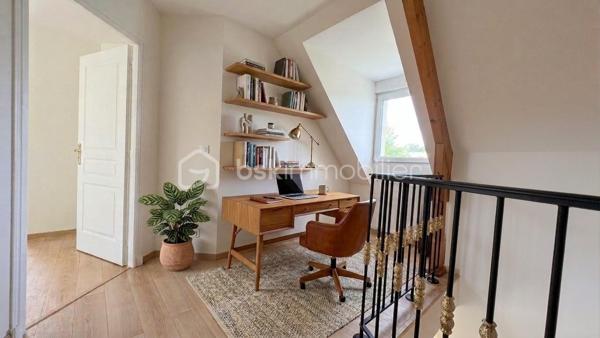 EXCLUSIVITE

Située à Mathieu dans un environnement privilégié au calme absolu, cette propriété d'exception de 196 m² habitables offre des prestations de qualité sur une parcelle superbement arborée de 1 200 m², entièrement close et sans aucun vis-à-vis.

Des volumes baignés de lumière
L'entrée avec rangements s'ouvre sur une pièce de vie magistrale de 64 m² en L, bénéficiant d'une triple exposition. 
La cuisine aménagée, semi-ouverte, complète cet espace de réception. 
Le rez-de-chaussée, intégralement accessible, dispose également d'un wc indépendant et d'une chambre avec sa salle d'eau privative.

*Un étage raffiné*
Un bel escalier en pierre naturelle mène à une mezzanine dédiée au bureau, desservant trois chambres, une salle de douche, un WC indépendant, ainsi qu'une vaste suite parentale avec salle de bain et WC privatifs.

Extérieurs et sous-sol
Le jardin principal et la terrasse sont orientés plein Sud, garantissant un ensoleillement optimal en toute intimité. Le sous-sol complet de 115 m² propose un garage, une buanderie et une pièce de 47 m² modulable selon vos projets.

Le confort technique
La maison dispose d'un adoucisseur d'eau, d'une aspiration centralisée, d'une surveillance vidéo et d'une sécurisation totale par portail et portillon.
Une demeure rare, bien isolée ( DPE en C ) , conjuguant confort moderne et sérénité aux portes de la Côte de Nacre.

N'attendez plus et contactez moi pour en savoir plus.