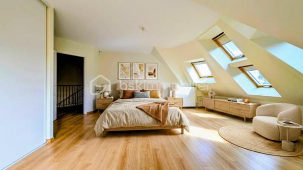 EXCLUSIVITE

Située à Mathieu dans un environnement privilégié au calme absolu, cette propriété d'exception de 196 m² habitables offre des prestations de qualité sur une parcelle superbement arborée de 1 200 m², entièrement close et sans aucun vis-à-vis.

Des volumes baignés de lumière
L'entrée avec rangements s'ouvre sur une pièce de vie magistrale de 64 m² en L, bénéficiant d'une triple exposition. 
La cuisine aménagée, semi-ouverte, complète cet espace de réception. 
Le rez-de-chaussée, intégralement accessible, dispose également d'un wc indépendant et d'une chambre avec sa salle d'eau privative.

*Un étage raffiné*
Un bel escalier en pierre naturelle mène à une mezzanine dédiée au bureau, desservant trois chambres, une salle de douche, un WC indépendant, ainsi qu'une vaste suite parentale avec salle de bain et WC privatifs.

Extérieurs et sous-sol
Le jardin principal et la terrasse sont orientés plein Sud, garantissant un ensoleillement optimal en toute intimité. Le sous-sol complet de 115 m² propose un garage, une buanderie et une pièce de 47 m² modulable selon vos projets.

Le confort technique
La maison dispose d'un adoucisseur d'eau, d'une aspiration centralisée, d'une surveillance vidéo et d'une sécurisation totale par portail et portillon.
Une demeure rare, bien isolée ( DPE en C ) , conjuguant confort moderne et sérénité aux portes de la Côte de Nacre.

N'attendez plus et contactez moi pour en savoir plus.