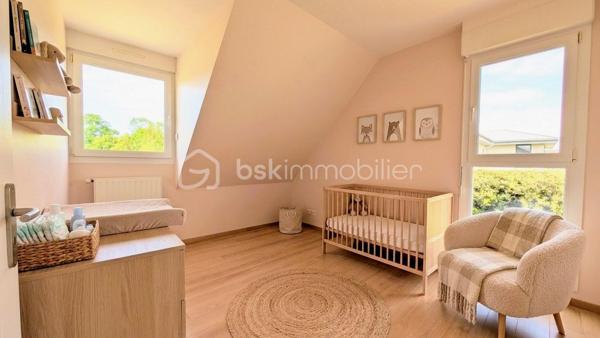 EXCLUSIVITE

Située à Mathieu dans un environnement privilégié au calme absolu, cette propriété d'exception de 196 m² habitables offre des prestations de qualité sur une parcelle superbement arborée de 1 200 m², entièrement close et sans aucun vis-à-vis.

Des volumes baignés de lumière
L'entrée avec rangements s'ouvre sur une pièce de vie magistrale de 64 m² en L, bénéficiant d'une triple exposition. 
La cuisine aménagée, semi-ouverte, complète cet espace de réception. 
Le rez-de-chaussée, intégralement accessible, dispose également d'un wc indépendant et d'une chambre avec sa salle d'eau privative.

*Un étage raffiné*
Un bel escalier en pierre naturelle mène à une mezzanine dédiée au bureau, desservant trois chambres, une salle de douche, un WC indépendant, ainsi qu'une vaste suite parentale avec salle de bain et WC privatifs.

Extérieurs et sous-sol
Le jardin principal et la terrasse sont orientés plein Sud, garantissant un ensoleillement optimal en toute intimité. Le sous-sol complet de 115 m² propose un garage, une buanderie et une pièce de 47 m² modulable selon vos projets.

Le confort technique
La maison dispose d'un adoucisseur d'eau, d'une aspiration centralisée, d'une surveillance vidéo et d'une sécurisation totale par portail et portillon.
Une demeure rare, bien isolée ( DPE en C ) , conjuguant confort moderne et sérénité aux portes de la Côte de Nacre.

N'attendez plus et contactez moi pour en savoir plus.