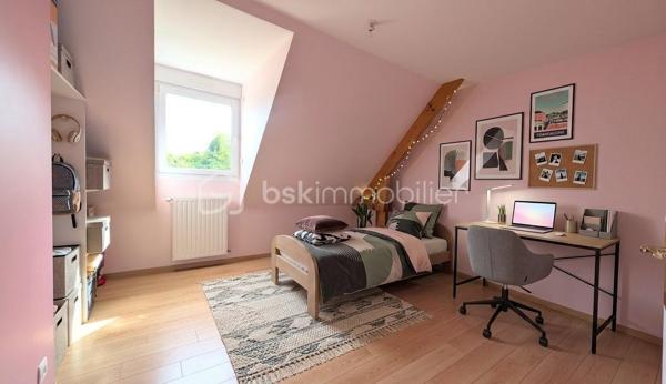 EXCLUSIVITE

Située à Mathieu dans un environnement privilégié au calme absolu, cette propriété d'exception de 196 m² habitables offre des prestations de qualité sur une parcelle superbement arborée de 1 200 m², entièrement close et sans aucun vis-à-vis.

Des volumes baignés de lumière
L'entrée avec rangements s'ouvre sur une pièce de vie magistrale de 64 m² en L, bénéficiant d'une triple exposition. 
La cuisine aménagée, semi-ouverte, complète cet espace de réception. 
Le rez-de-chaussée, intégralement accessible, dispose également d'un wc indépendant et d'une chambre avec sa salle d'eau privative.

*Un étage raffiné*
Un bel escalier en pierre naturelle mène à une mezzanine dédiée au bureau, desservant trois chambres, une salle de douche, un WC indépendant, ainsi qu'une vaste suite parentale avec salle de bain et WC privatifs.

Extérieurs et sous-sol
Le jardin principal et la terrasse sont orientés plein Sud, garantissant un ensoleillement optimal en toute intimité. Le sous-sol complet de 115 m² propose un garage, une buanderie et une pièce de 47 m² modulable selon vos projets.

Le confort technique
La maison dispose d'un adoucisseur d'eau, d'une aspiration centralisée, d'une surveillance vidéo et d'une sécurisation totale par portail et portillon.
Une demeure rare, bien isolée ( DPE en C ) , conjuguant confort moderne et sérénité aux portes de la Côte de Nacre.

N'attendez plus et contactez moi pour en savoir plus.