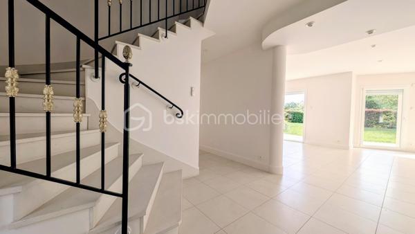 EXCLUSIVITE

Située à Mathieu dans un environnement privilégié au calme absolu, cette propriété d'exception de 196 m² habitables offre des prestations de qualité sur une parcelle superbement arborée de 1 200 m², entièrement close et sans aucun vis-à-vis.

Des volumes baignés de lumière
L'entrée avec rangements s'ouvre sur une pièce de vie magistrale de 64 m² en L, bénéficiant d'une triple exposition. 
La cuisine aménagée, semi-ouverte, complète cet espace de réception. 
Le rez-de-chaussée, intégralement accessible, dispose également d'un wc indépendant et d'une chambre avec sa salle d'eau privative.

*Un étage raffiné*
Un bel escalier en pierre naturelle mène à une mezzanine dédiée au bureau, desservant trois chambres, une salle de douche, un WC indépendant, ainsi qu'une vaste suite parentale avec salle de bain et WC privatifs.

Extérieurs et sous-sol
Le jardin principal et la terrasse sont orientés plein Sud, garantissant un ensoleillement optimal en toute intimité. Le sous-sol complet de 115 m² propose un garage, une buanderie et une pièce de 47 m² modulable selon vos projets.

Le confort technique
La maison dispose d'un adoucisseur d'eau, d'une aspiration centralisée, d'une surveillance vidéo et d'une sécurisation totale par portail et portillon.
Une demeure rare, bien isolée ( DPE en C ) , conjuguant confort moderne et sérénité aux portes de la Côte de Nacre.

N'attendez plus et contactez moi pour en savoir plus.