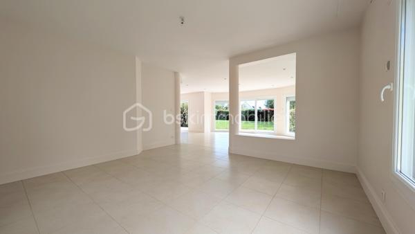 EXCLUSIVITE

Située à Mathieu dans un environnement privilégié au calme absolu, cette propriété d'exception de 196 m² habitables offre des prestations de qualité sur une parcelle superbement arborée de 1 200 m², entièrement close et sans aucun vis-à-vis.

Des volumes baignés de lumière
L'entrée avec rangements s'ouvre sur une pièce de vie magistrale de 64 m² en L, bénéficiant d'une triple exposition. 
La cuisine aménagée, semi-ouverte, complète cet espace de réception. 
Le rez-de-chaussée, intégralement accessible, dispose également d'un wc indépendant et d'une chambre avec sa salle d'eau privative.

*Un étage raffiné*
Un bel escalier en pierre naturelle mène à une mezzanine dédiée au bureau, desservant trois chambres, une salle de douche, un WC indépendant, ainsi qu'une vaste suite parentale avec salle de bain et WC privatifs.

Extérieurs et sous-sol
Le jardin principal et la terrasse sont orientés plein Sud, garantissant un ensoleillement optimal en toute intimité. Le sous-sol complet de 115 m² propose un garage, une buanderie et une pièce de 47 m² modulable selon vos projets.

Le confort technique
La maison dispose d'un adoucisseur d'eau, d'une aspiration centralisée, d'une surveillance vidéo et d'une sécurisation totale par portail et portillon.
Une demeure rare, bien isolée ( DPE en C ) , conjuguant confort moderne et sérénité aux portes de la Côte de Nacre.

N'attendez plus et contactez moi pour en savoir plus.