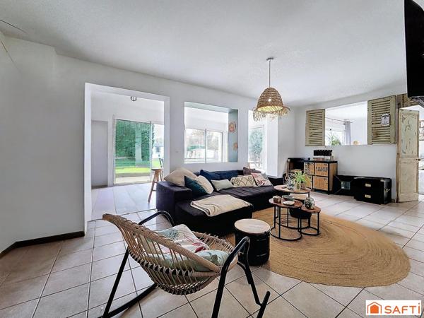 Villa familiale 4 chambres + bureau- piscine — Sainte-Euphémie / limite Saint-Didier-de-Formans