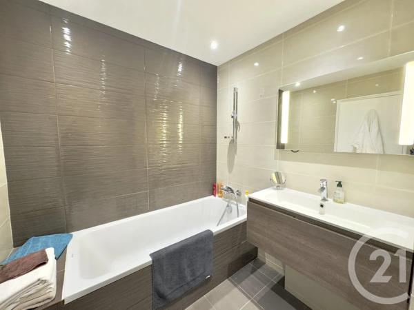 Appartement F4 à vendre  4 pièces - 93,12 m 2   DEAUVILLE  - 14