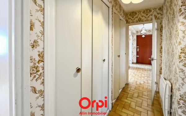 Appartement à vendre    3 pièces •  Montluçon