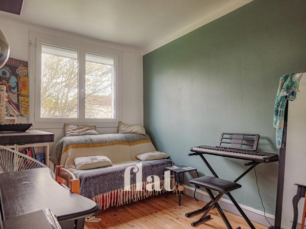 Appartement T4 / T3 - 62 m2 + cave + Jardin commun ( DPE D)