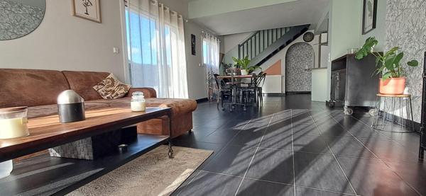 Maison Laval 6 pièce(s) 106 m2/ 4 CHAMBRES