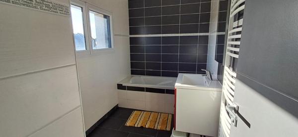 Maison Laval 6 pièce(s) 106 m2/ 4 CHAMBRES