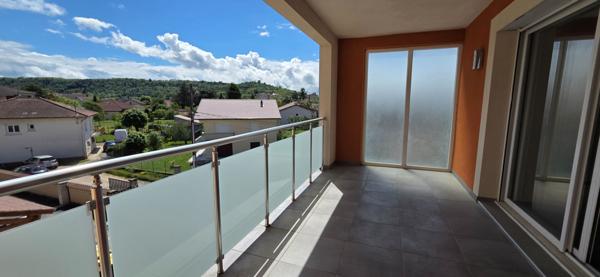 T3 de 76m², 2 chambres, terrasse, ascenseur parking, cave,