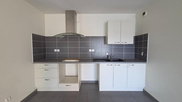T3 de 76m², 2 chambres, terrasse, ascenseur parking, cave,