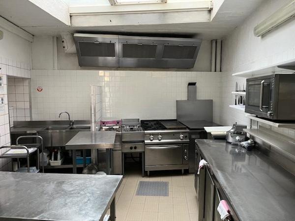 Angoulême champs de mars, bar, restaurant, brasserie environ 300 m² avec licence IV et terrasse