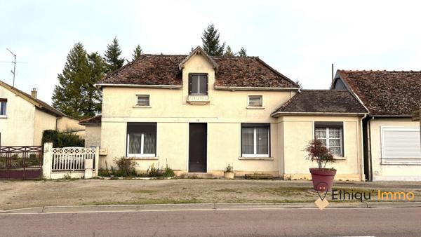 Maison de village et sa piscine semi-enterrée