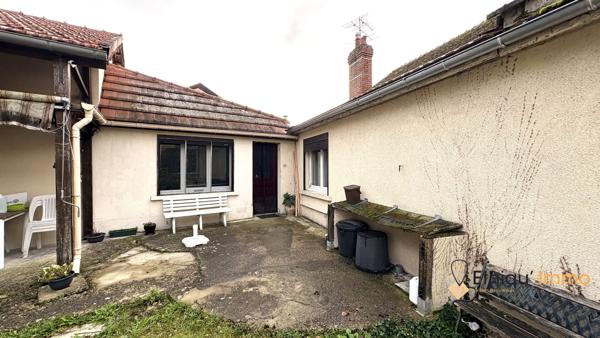 Maison de village et sa piscine semi-enterrée