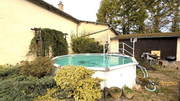 Maison de village et sa piscine semi-enterrée