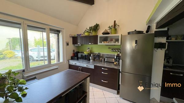 Maison de village et sa piscine semi-enterrée