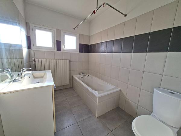 A LOUER - PORTET SUR GARONNE - Maison T4 de 86.83 m² avec jardin, garage - 384-FG
